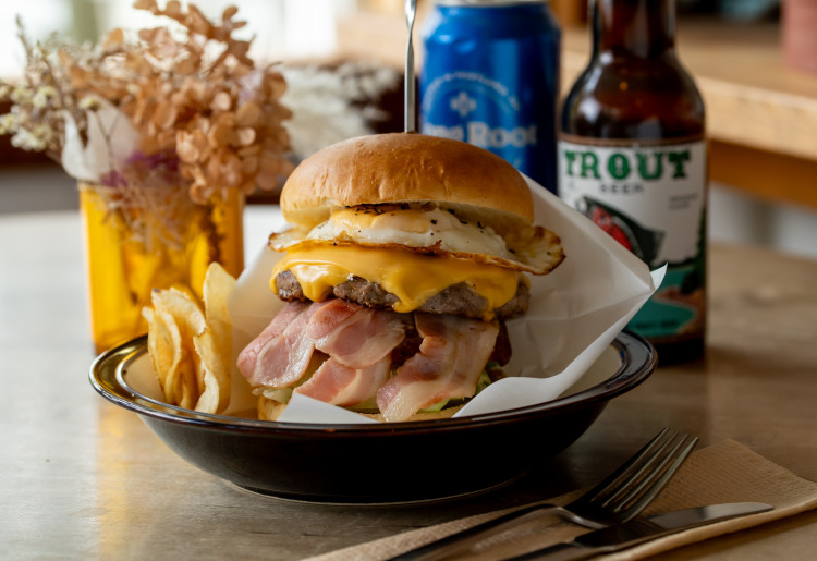 ベーコンエッグチーズバーガー Bacon and Egg Cheese Burger